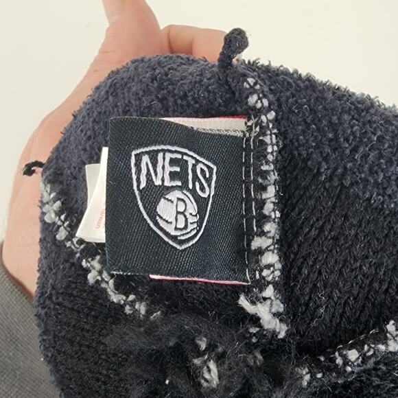 NBA Brooklyn Nets Mitchell & Ness Winter Ski Hat Cuffed Pom Beanie - Picture 7 of 10